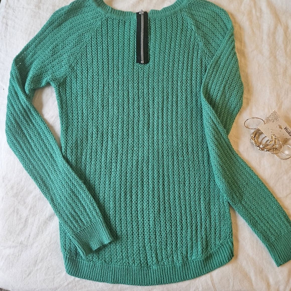 Red Paint Cable Knit Sweater - Picture 2 of 5